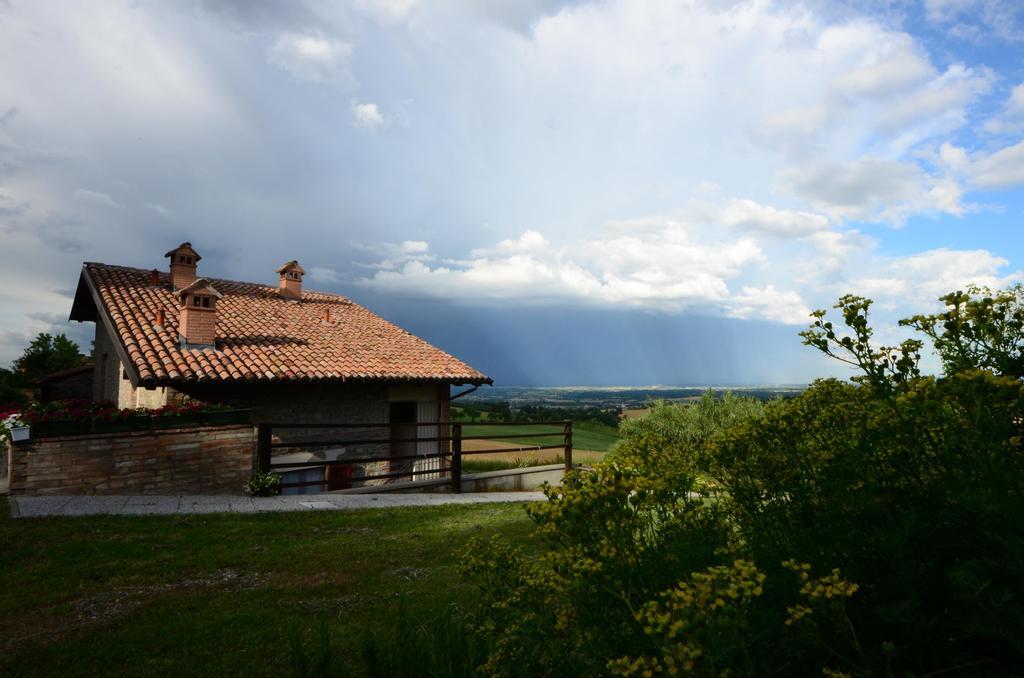 הוילה Piozzano Agriturismo Agronauta מראה חיצוני תמונה